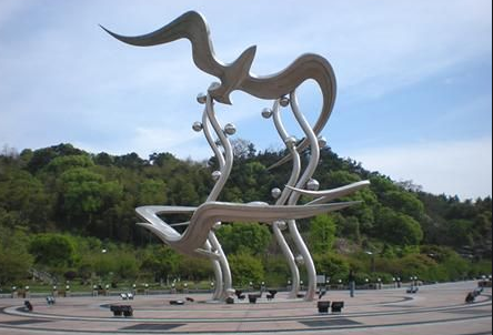 制作不銹鋼雕塑的流程有哪些？其加工的注意事項(xiàng)你了解嗎？
